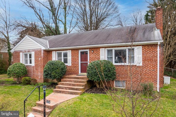 Property Photo: 6718 Williamsburg Boulevard VA 22213