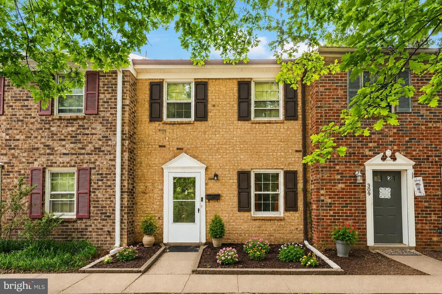 Property Photo:  307 Olde Greenwich Drive  VA 22408 