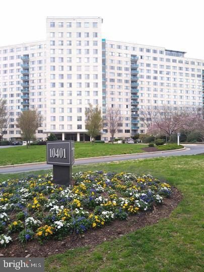 Property Photo: 10401 Grosvenor Place 1018 MD 20852