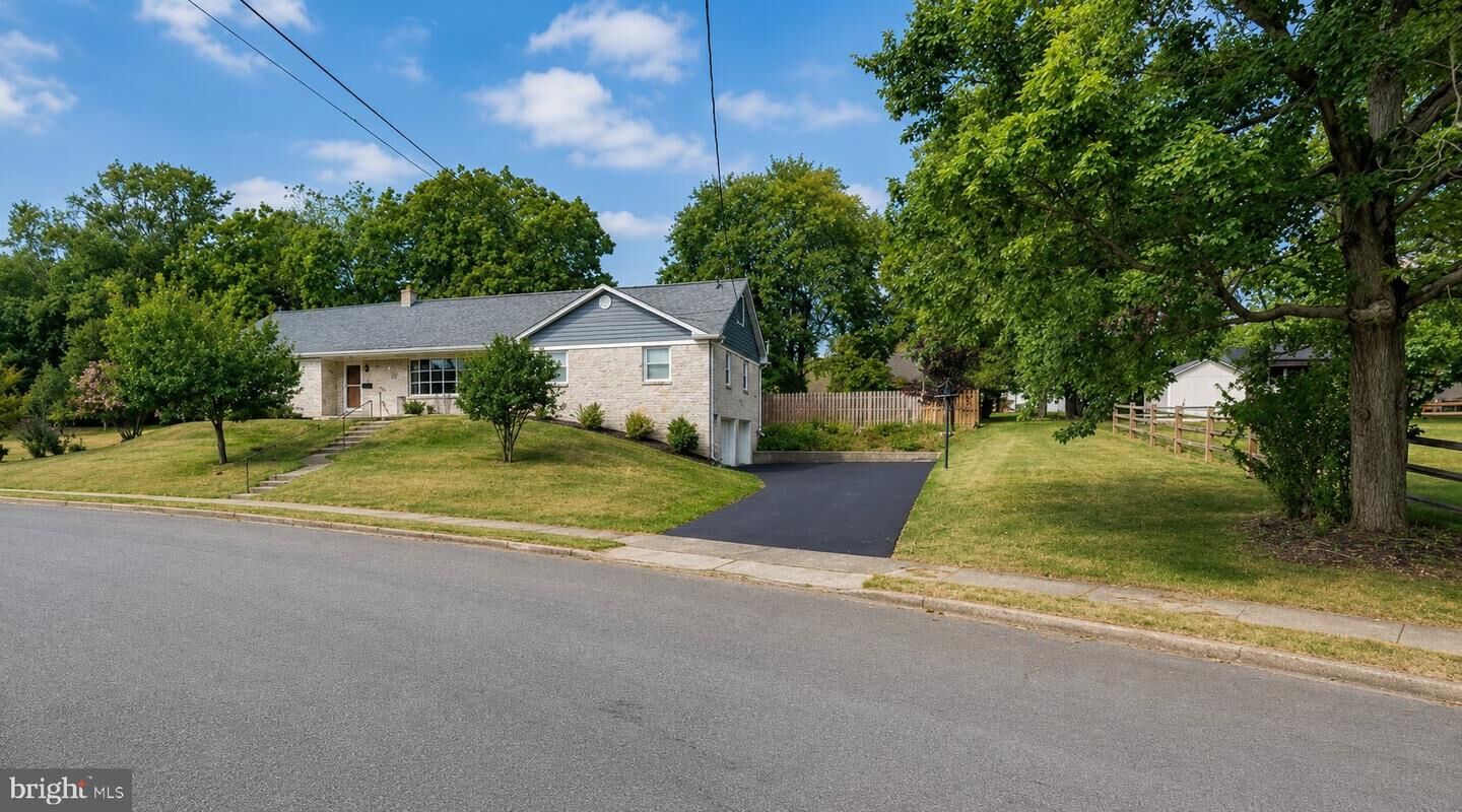 Property Photo:  642 Knoll Drive  PA 19446 