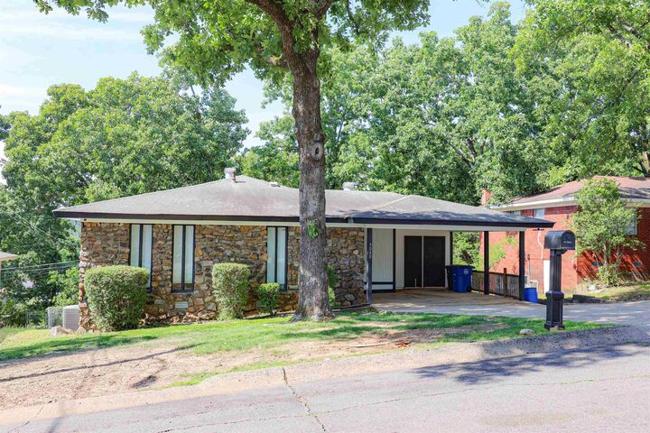 Property Photo:  5020 Lynn Lane  AR 72118-3743 