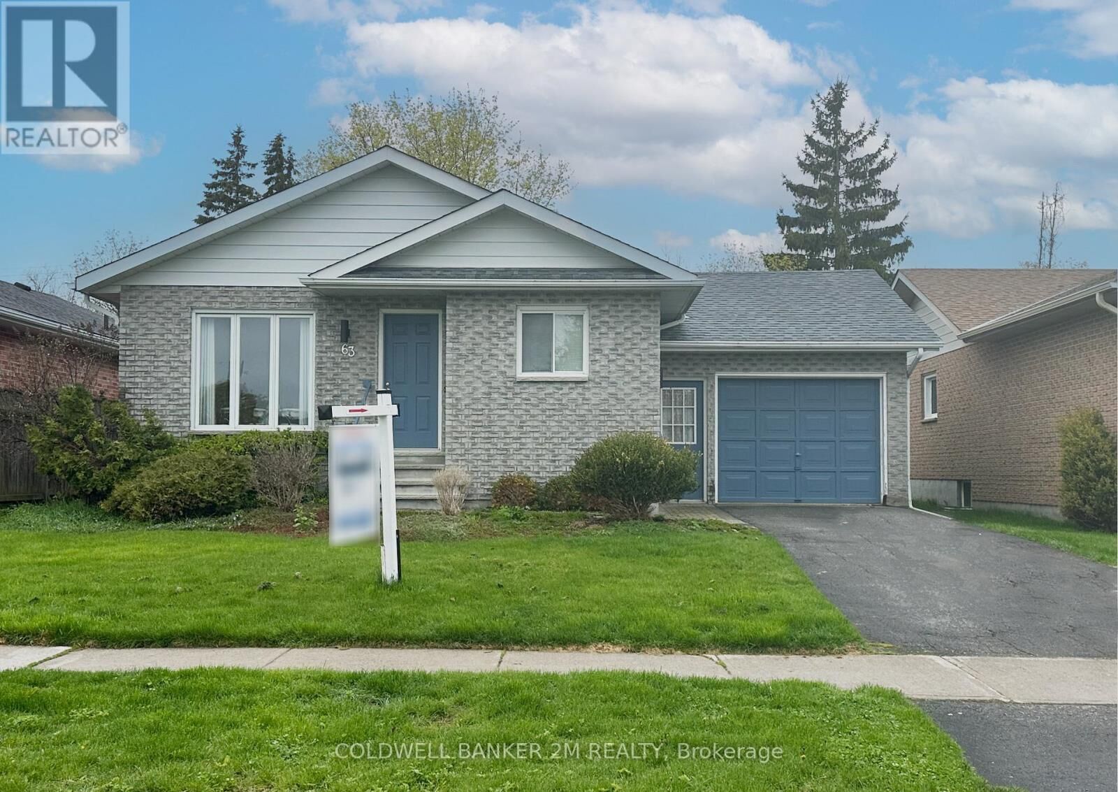 Property Photo: 63 Lori Boulevard ON K9V 6B7