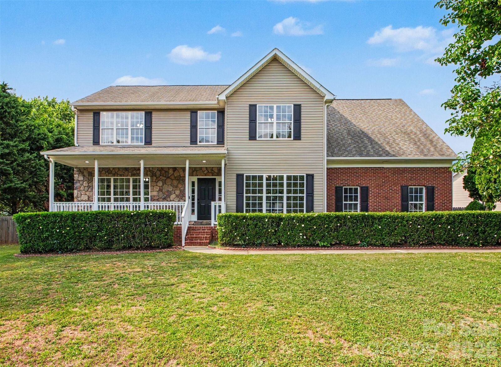 Property Photo:  2715 Thornburg Court  NC 28110 