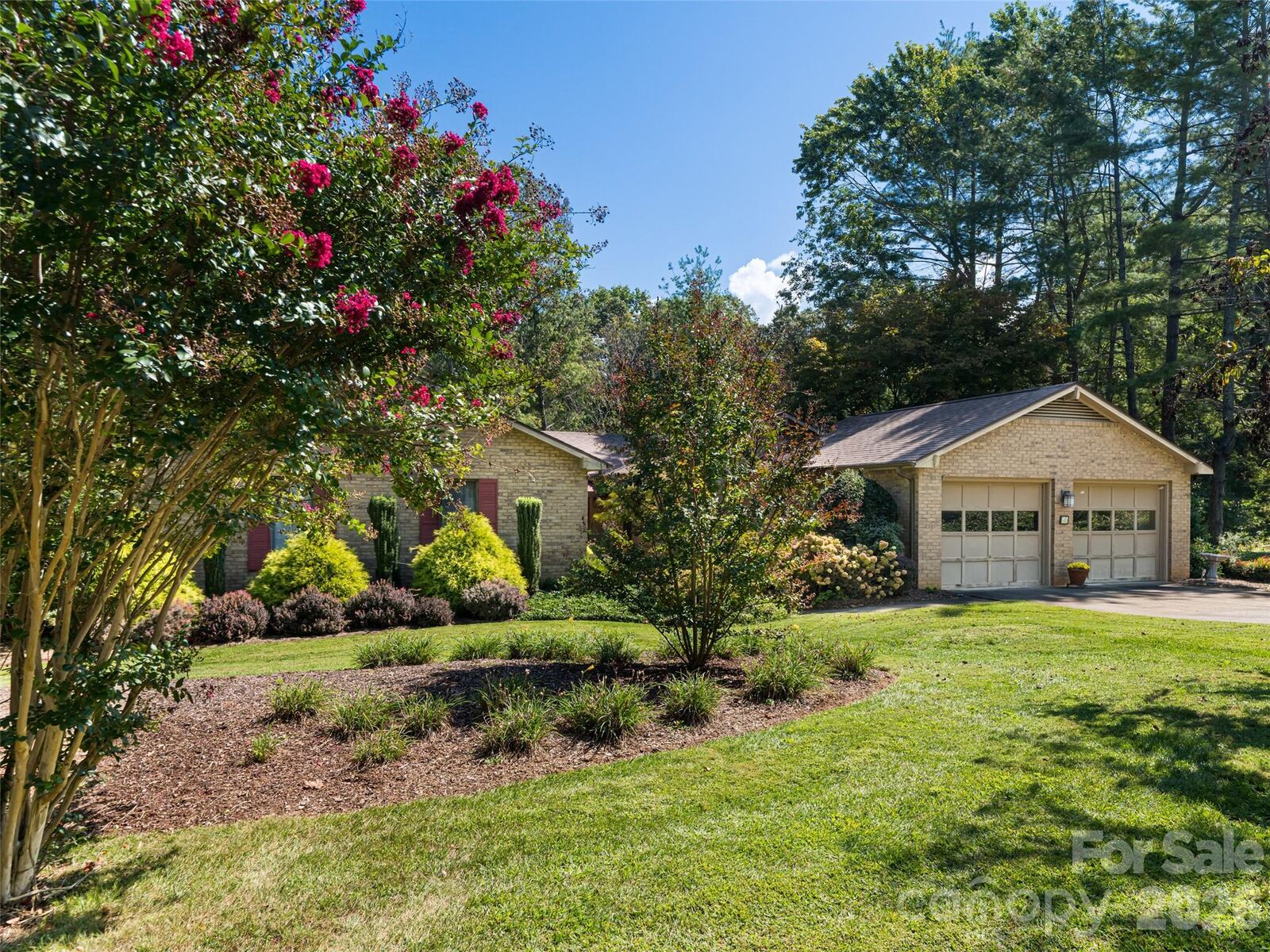 Property Photo:  40 Applecross Road  NC 28787 
