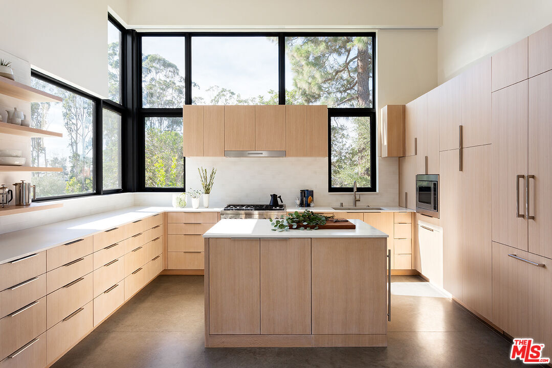 Property Photo:  6565 Dume Dr  CA 90265 
