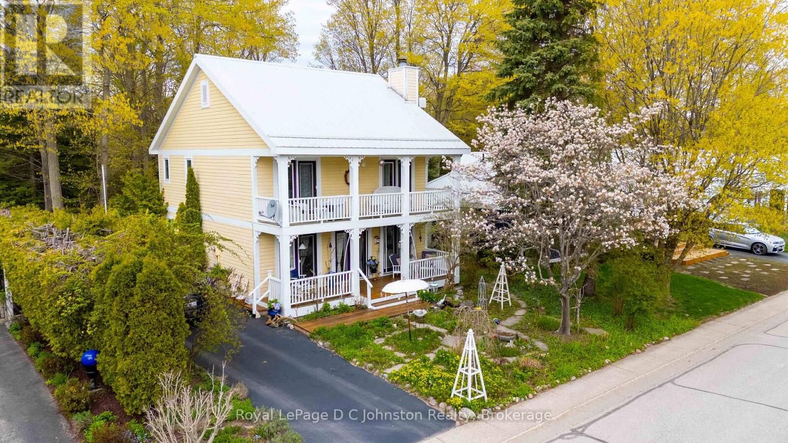 Property Photo: 383 McNabb Street Unit 123 ON N0H 2L0