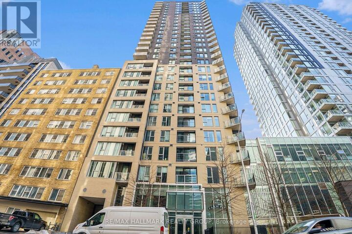 Property Photo:  40 Nepean Street 1502  ON K2P 0X5 