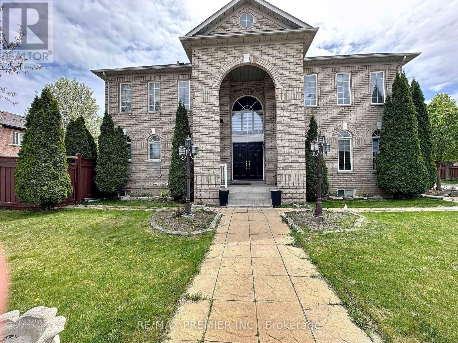Property Photo: 129 Ledge Rock Drive ON L4H 2G7