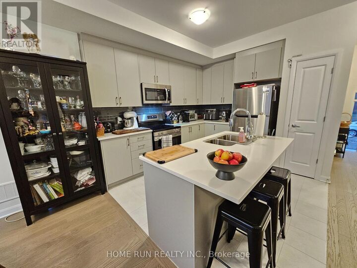 Property Photo:  948 Eileen Vollick Crescent  ON K2W 0M7 