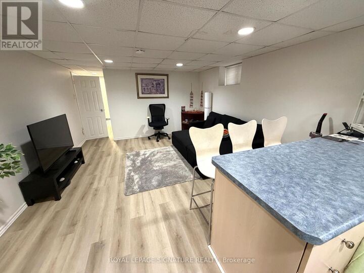 Property Photo:  43 St George Street Ll  ON M8Z 3Y6 