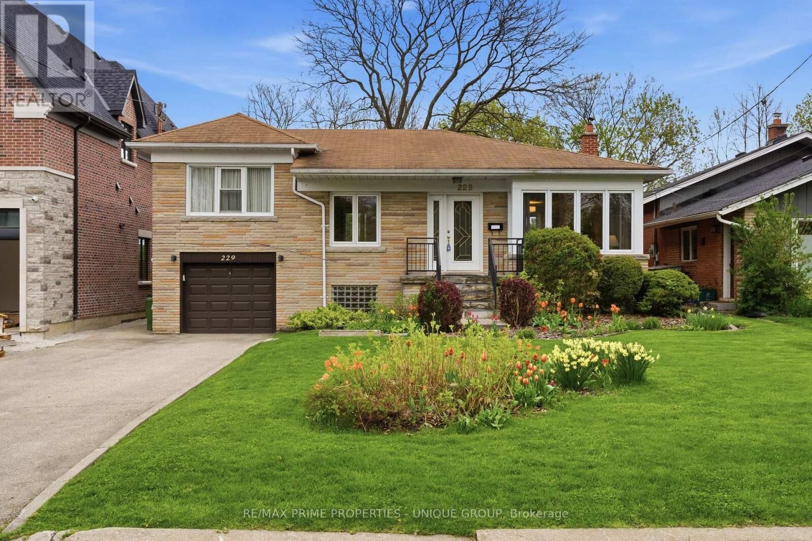 Property Photo: 229 Park Home Avenue ON M2R 1A1