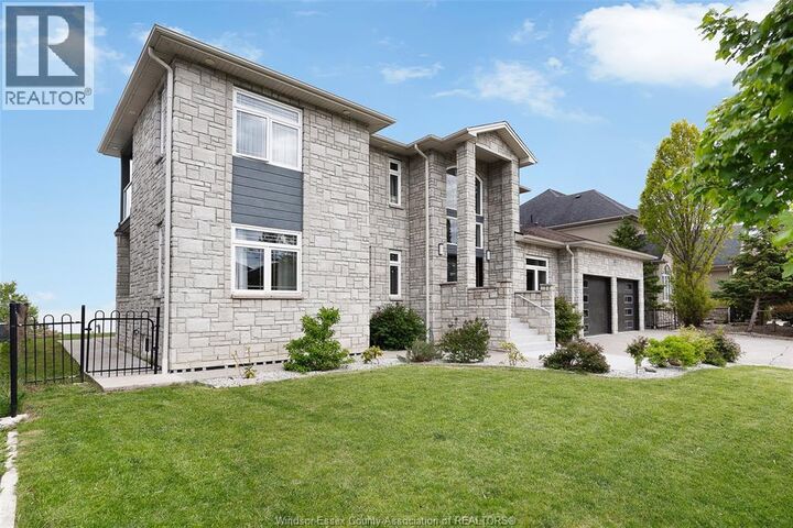 Property Photo:  300 Shoreview Circle  ON N8P 1M7 