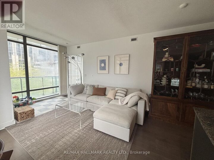 Property Photo:  21 Scollard Street 402  ON M5R 1G1 