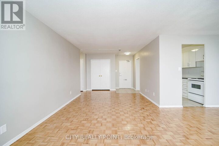 Property Photo:  6200 Bathurst Street 912  ON M2R 2A3 