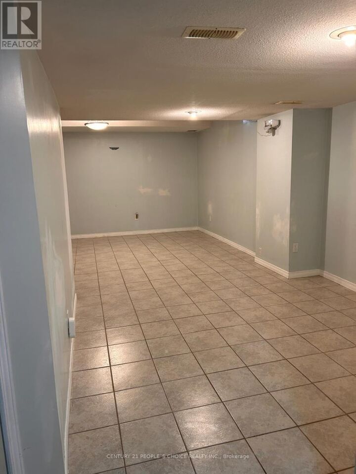 Property Photo:  6885 Tassel Crescent  ON L5W 1G9 
