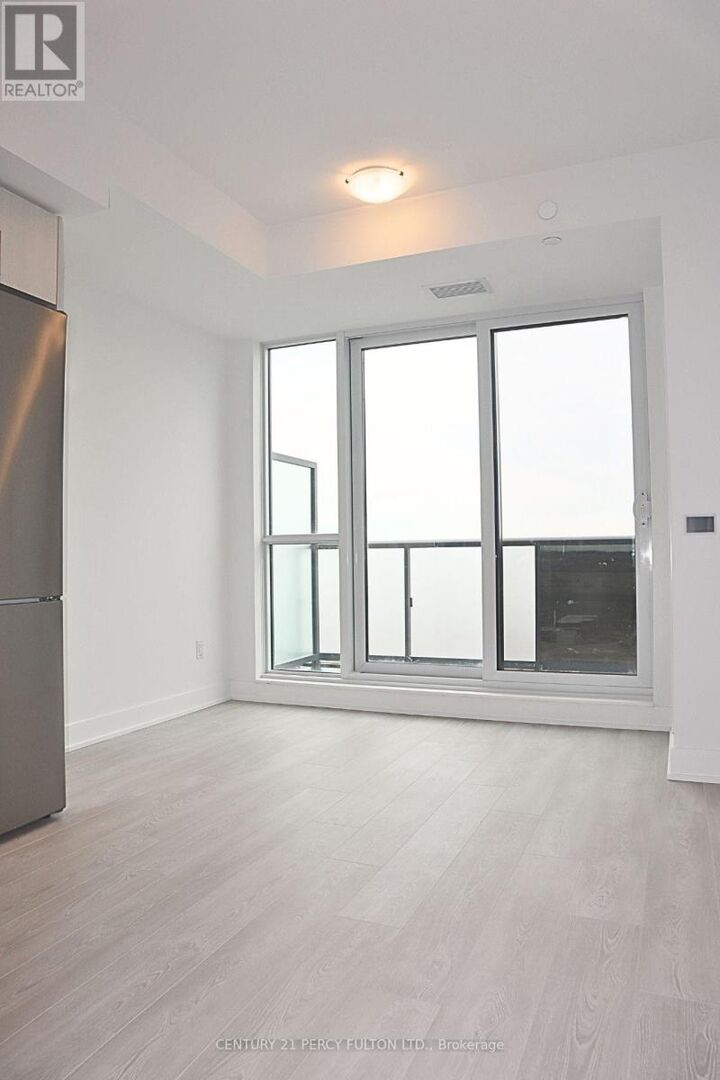 Property Photo:  2545 Simcoe Street North Ph21  ON L1H 7K4 