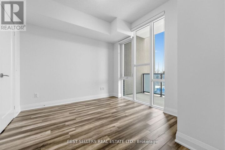 Property Photo:  16 Concord Place 220  ON L3M 0J1 