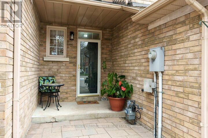 Property Photo: 180 Blue Willow Drive 6 ON L4L 9C9