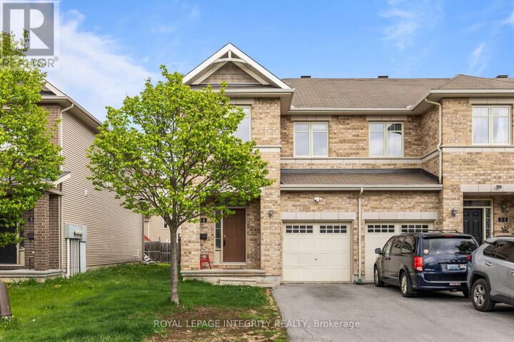 Property Photo:  34 Torbec Avenue  ON K2T 0B6 