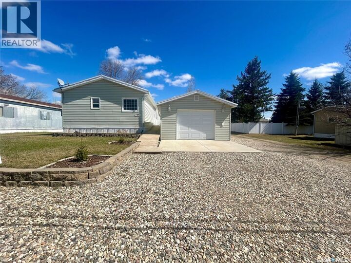 Property Photo: 607 Beharrel Street SK S0C 2B0