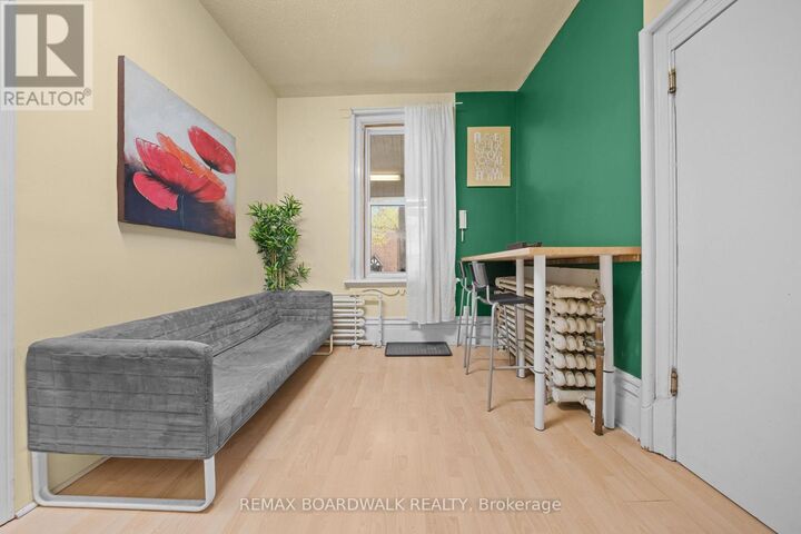 Property Photo:  155 Stewart Street 2  ON K1N 6J8 