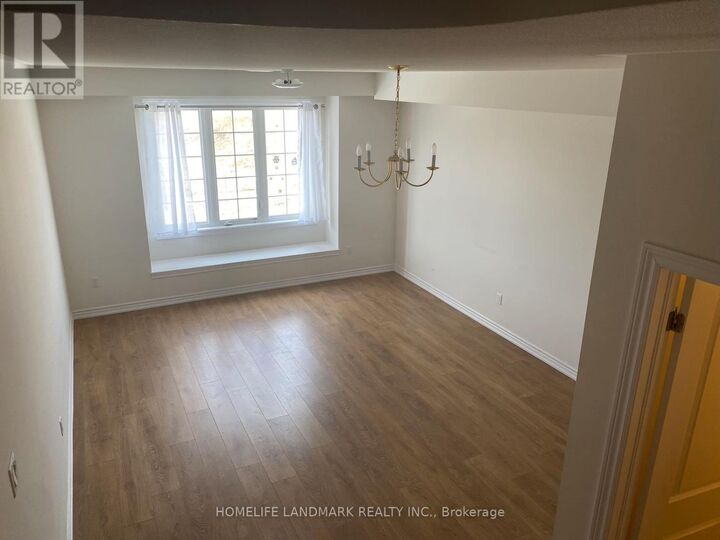 Property Photo:  157 Rustle Woods Avenue  ON L6B 1P8 