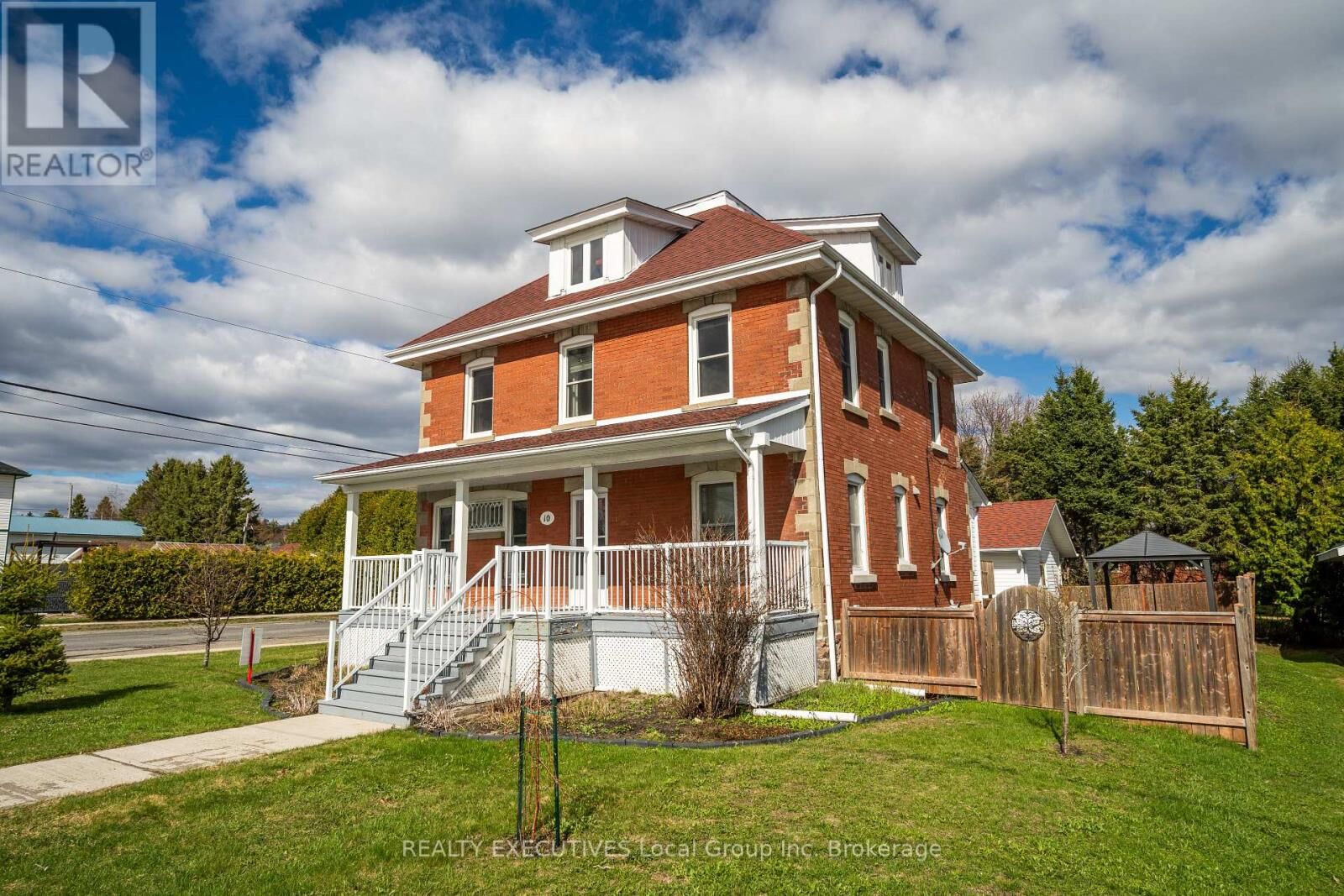 Property Photo: 10 Dubeau Street ON P0H 2M0