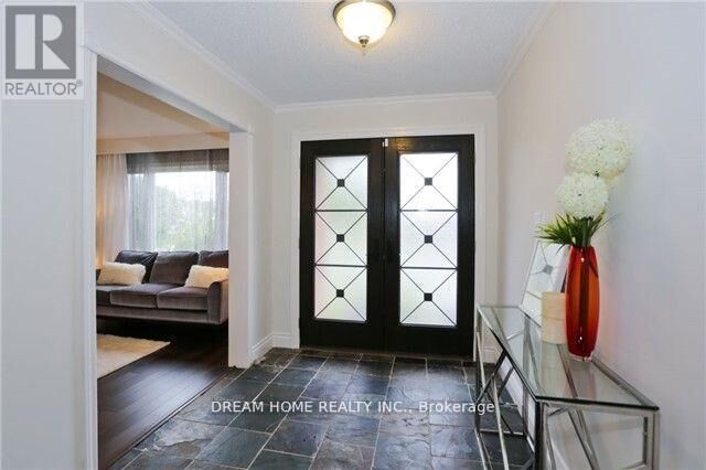 Property Photo:  2425 Carlanne Place Main  ON L5C 3H6 