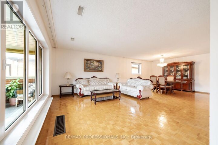 Property Photo:  1164 Kipling Avenue  ON M9B 3M6 