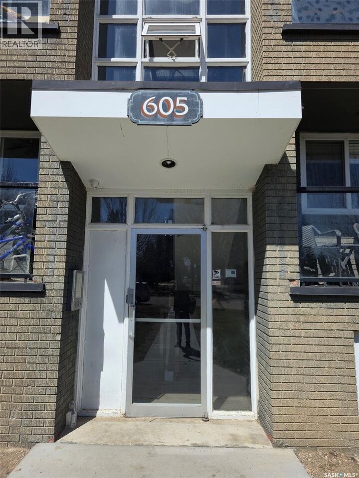 Property Photo: 9 605 Wilson Crescent SK S7J 2M2
