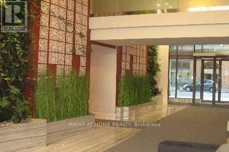 Property Photo:  111 Elizabeth Street 821  ON M5G 1P7 