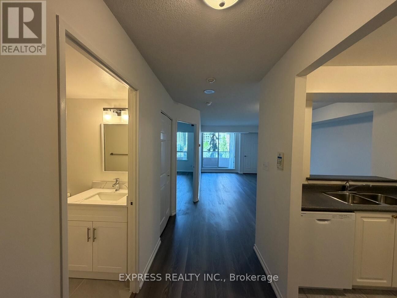 Property Photo: 18 Hillcrest Avenue 501 ON M2N 6T5