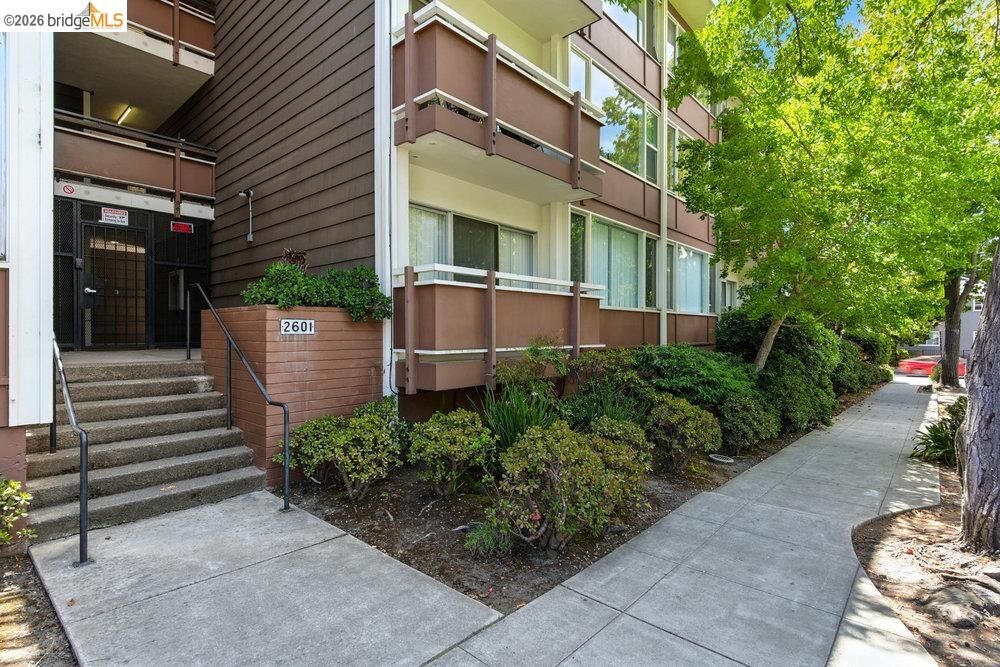 Property Photo:  2601 Collage Ave 203  CA 94704 