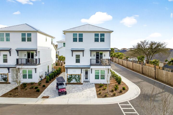 Property Photo: 16 Blue Ohana Court FL 32550