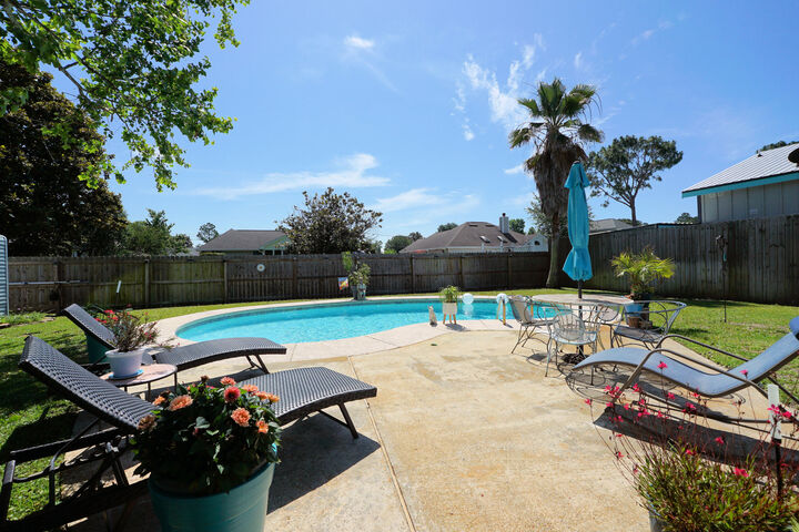 Property Photo:  2328 Prytania Circle  FL 32566 