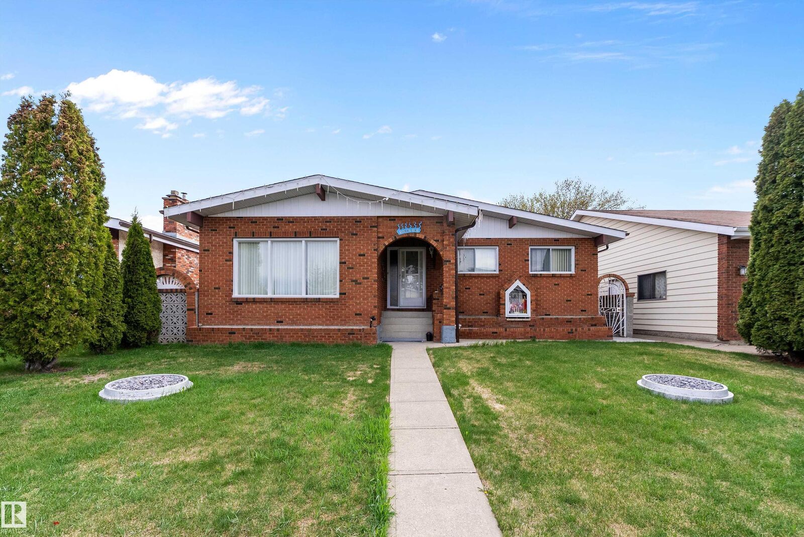 Property Photo:  15907 101 Street NW  AB T5X 4E6 