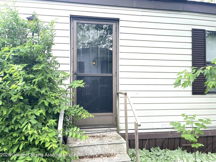Property Photo:  855 W Jefferson Street  MI 48837 