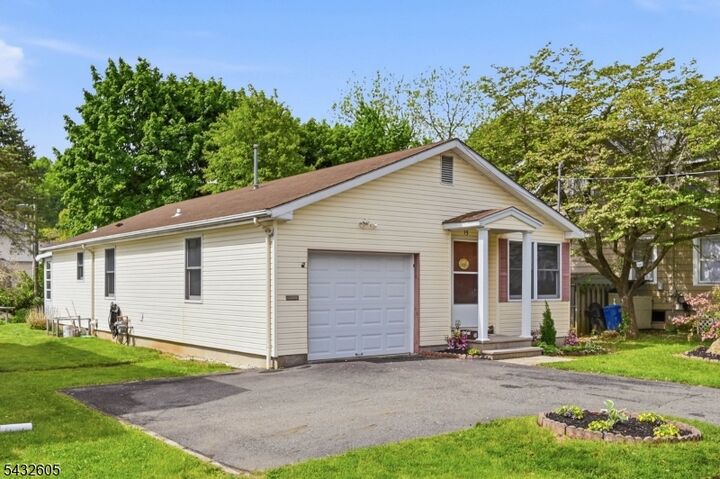 Property Photo:  15 Orchard St  NJ 07403 