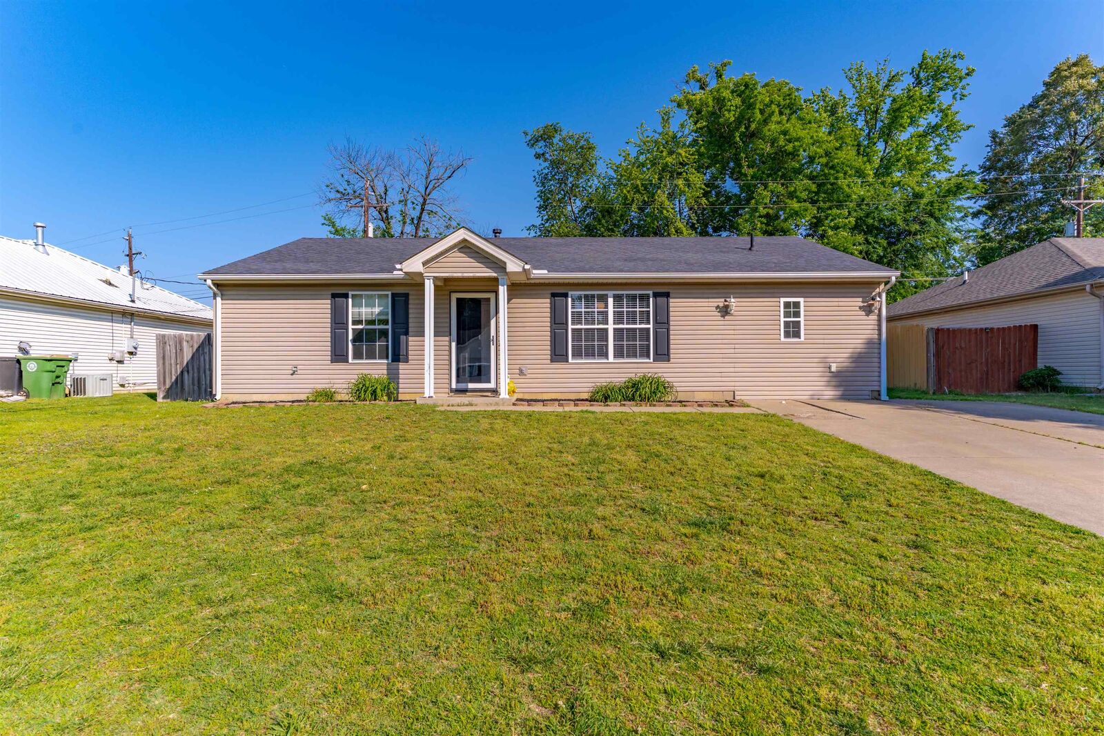 Property Photo: 643 Canoe Creek Drive KY 42420