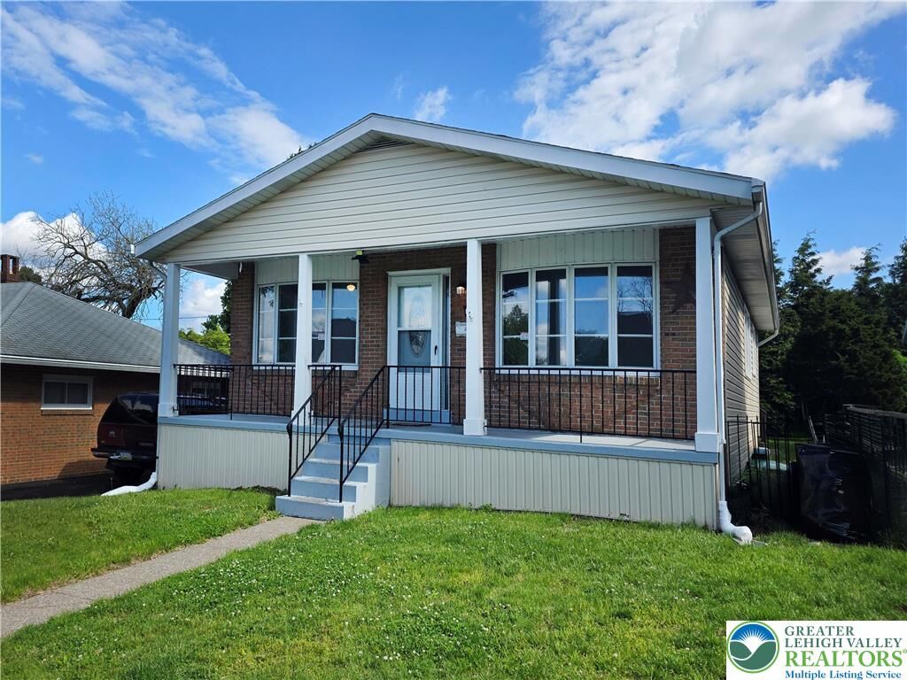 Property Photo:  935 Marion  PA 18018 