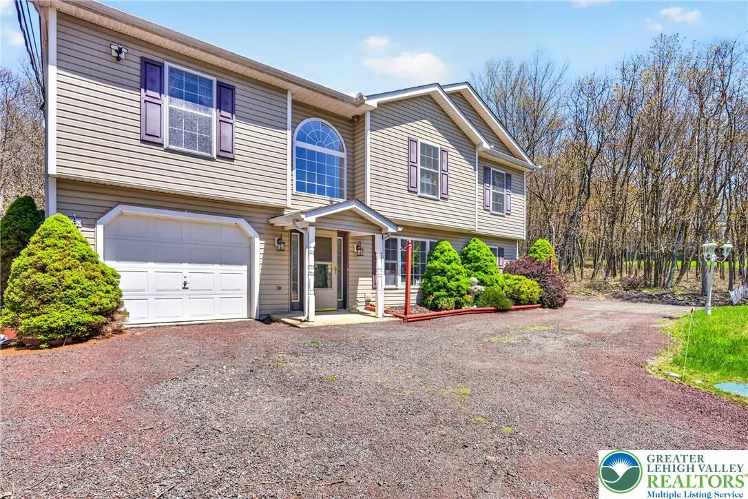 Property Photo: 135 Harvest Way PA 18334