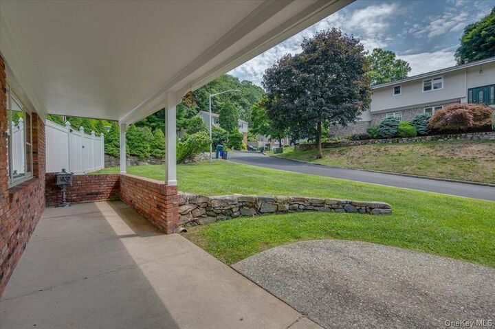 Property Photo:  7 Shaw Lane  NY 10533 