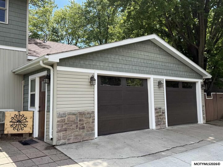 Property Photo:  715 S 12th St  IA 50428 