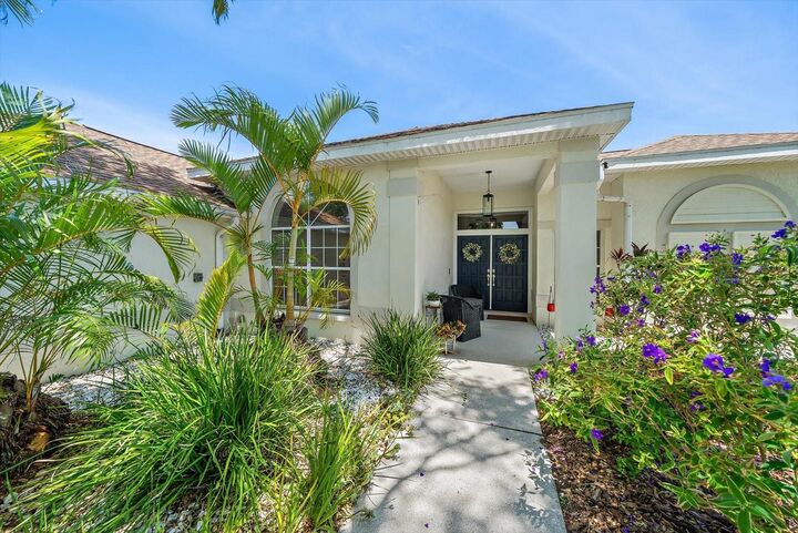 Property Photo: 4732 Meadowview Circle FL 34233