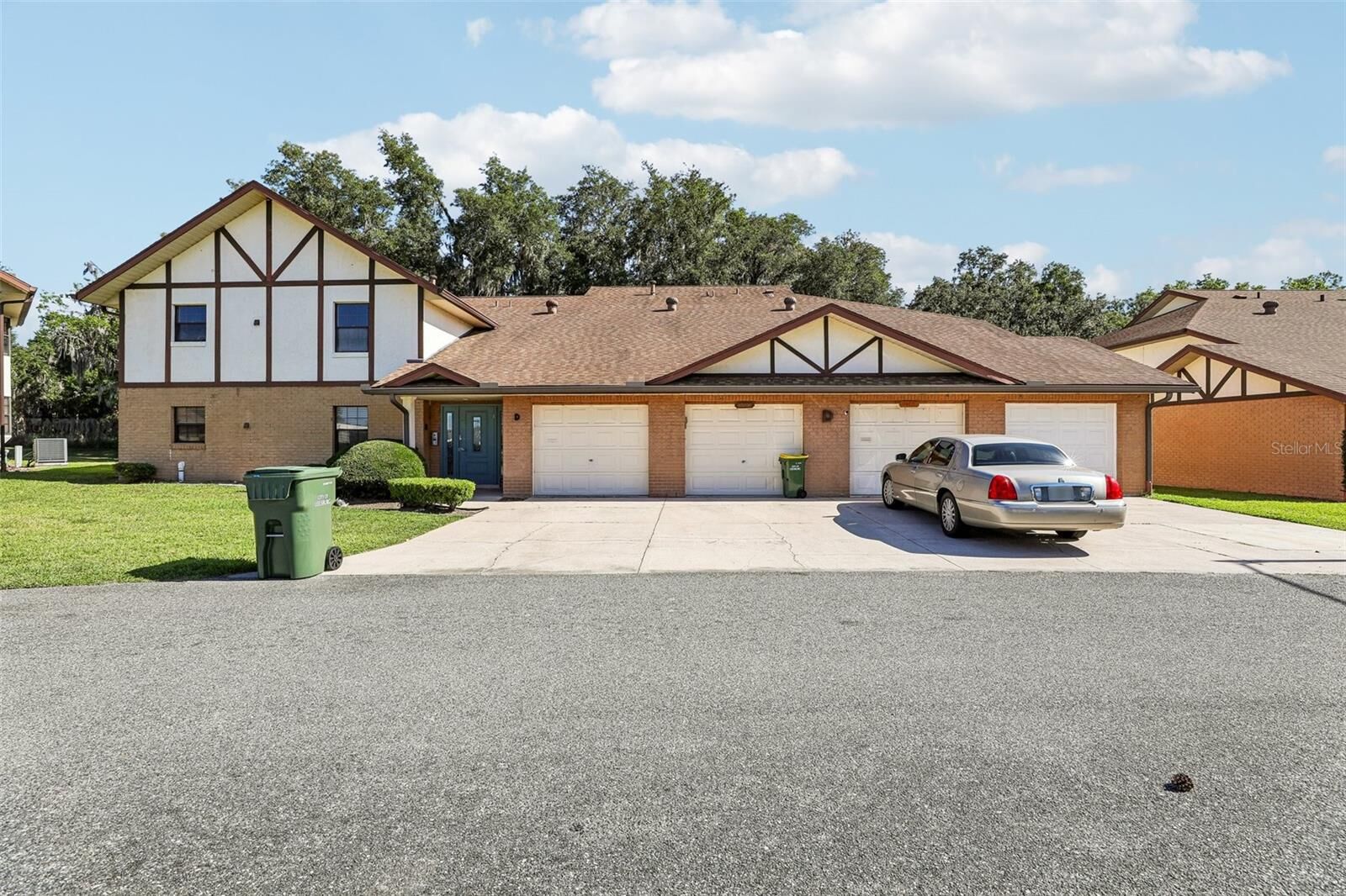 Property Photo:  100 E Oak Terrace Drive D2  FL 34748 