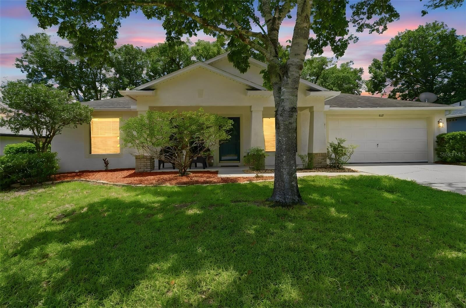 Property Photo:  812 Benton Lake Drive S  FL 32724 