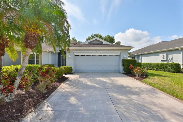 Property Photo:  951 Villeroy Greens Drive  FL 33573 