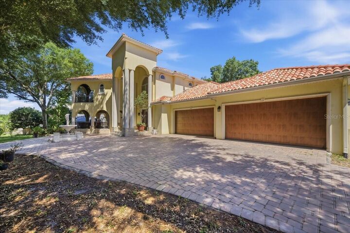 Property Photo: 12006 Waterside Court FL 33612