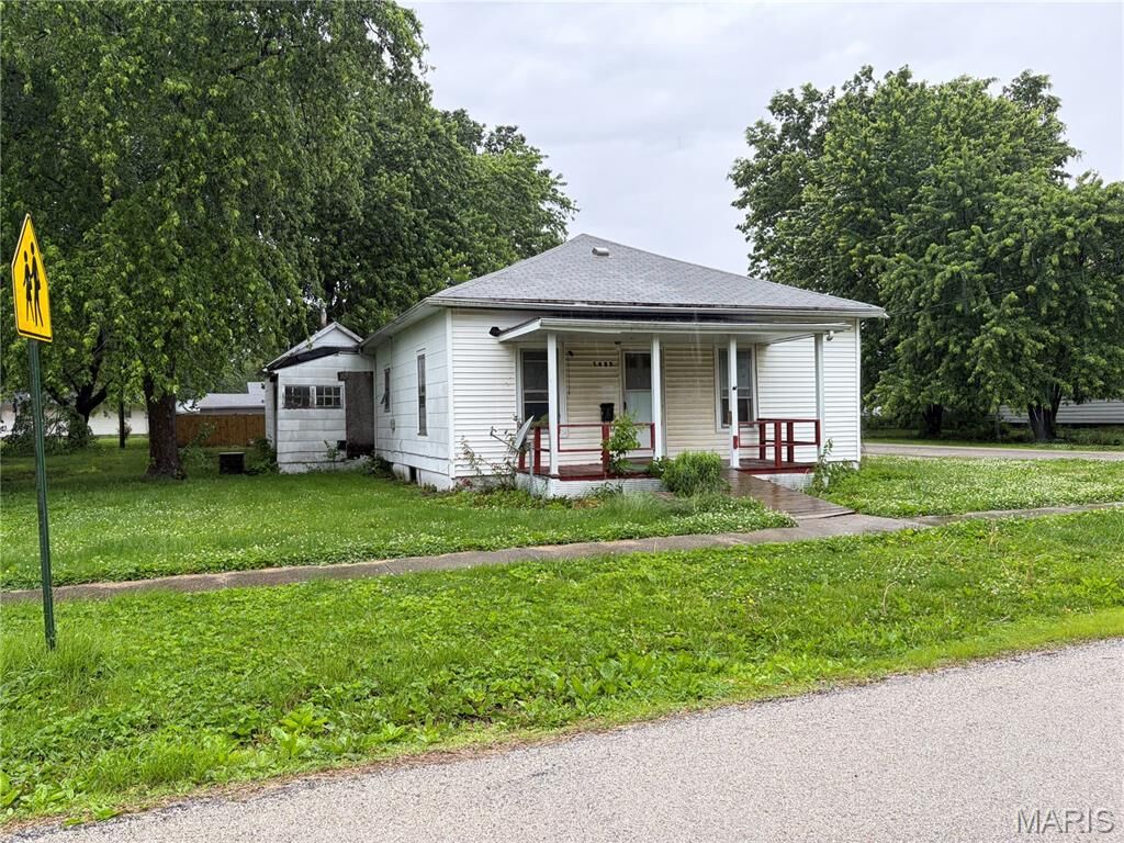 Property Photo: 1425 N Madison Street IL 62056