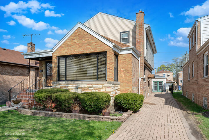 Property Photo: 9055 S Luella Avenue IL 60617